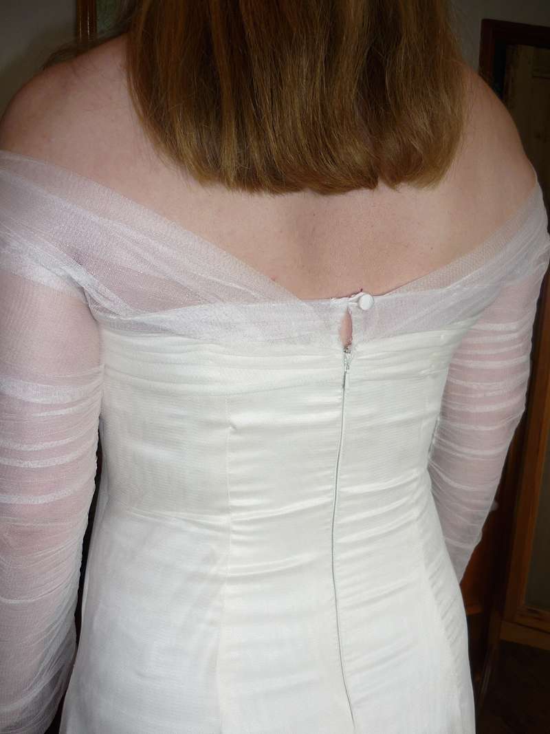 back neckline fitting picture concealed zip and button