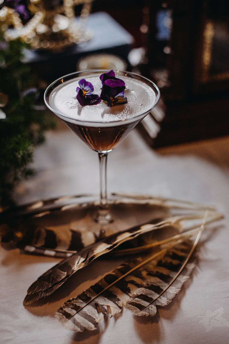 cocktail ultra violet with feathers