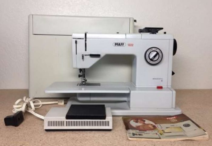 Pfaff sewing machine with case and foot pedal