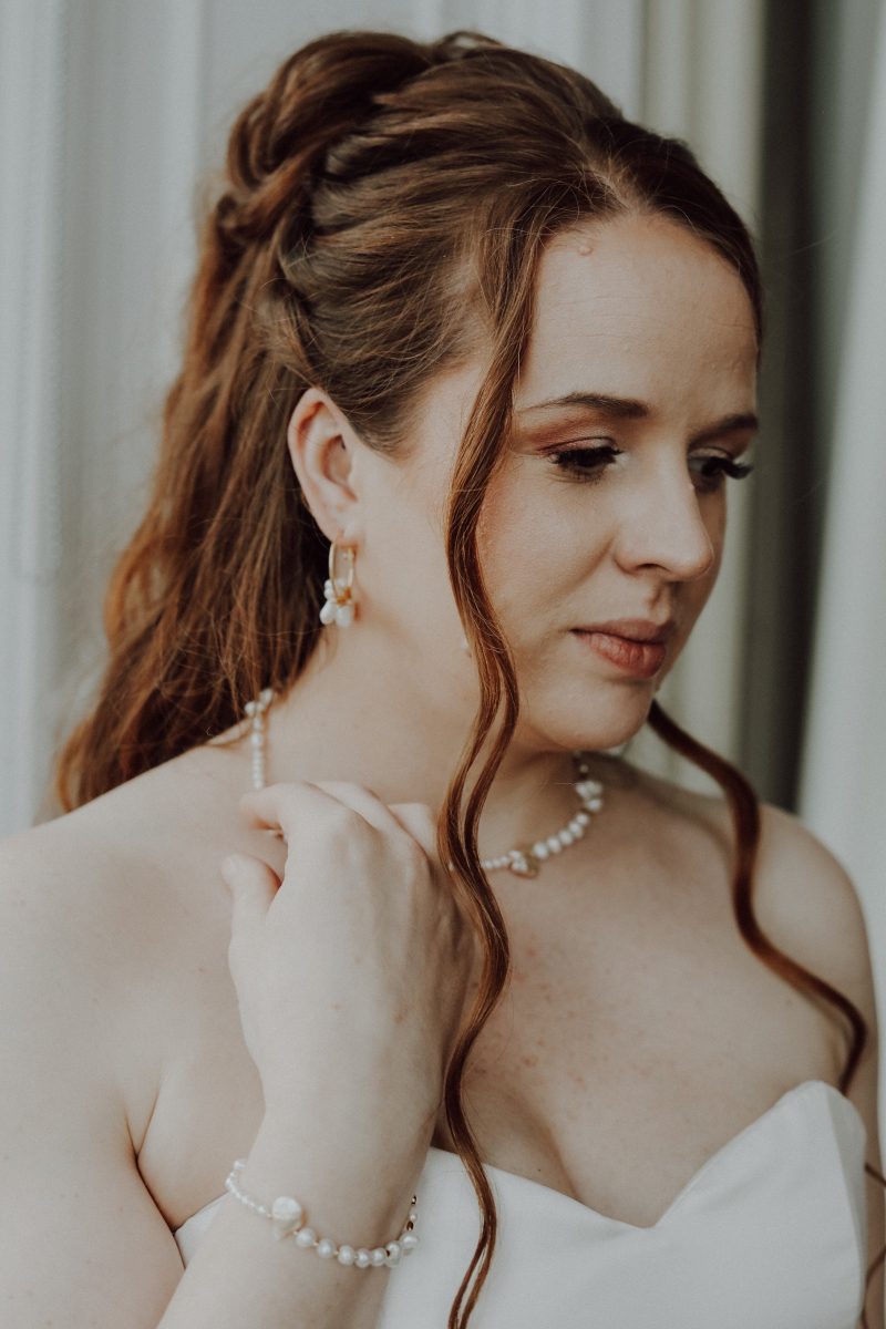 wedding jewellery alternative bride pearls