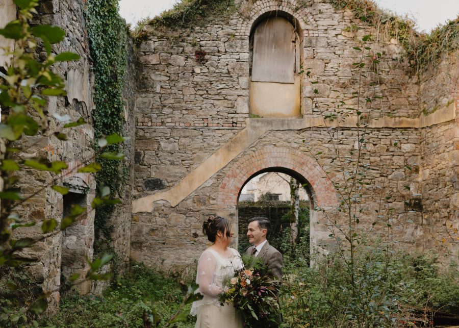 bride groom ruined building lace titanic 1900s 1910s 20th century wedding dress