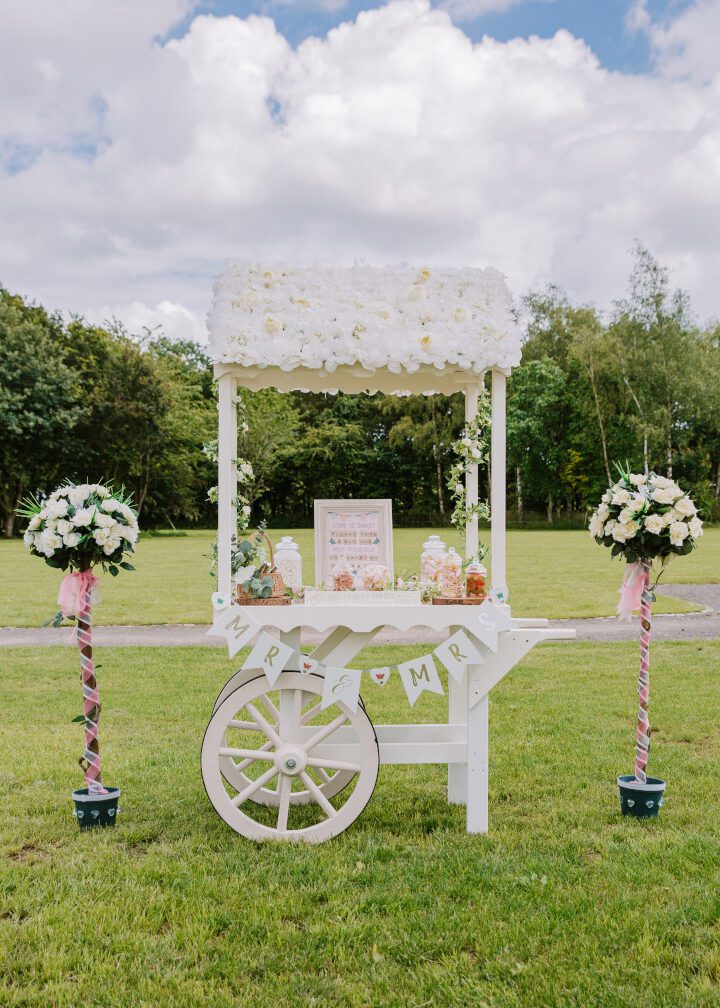 Woodland uk surrey sussex wedding cream white outdoor sweet candy sweeties cart supplier