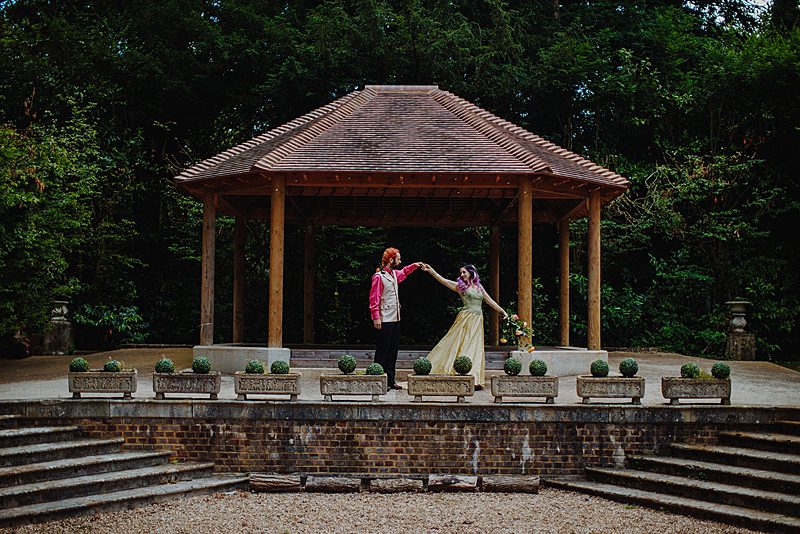 wedding-photoshoot-dancing-on-the-stage