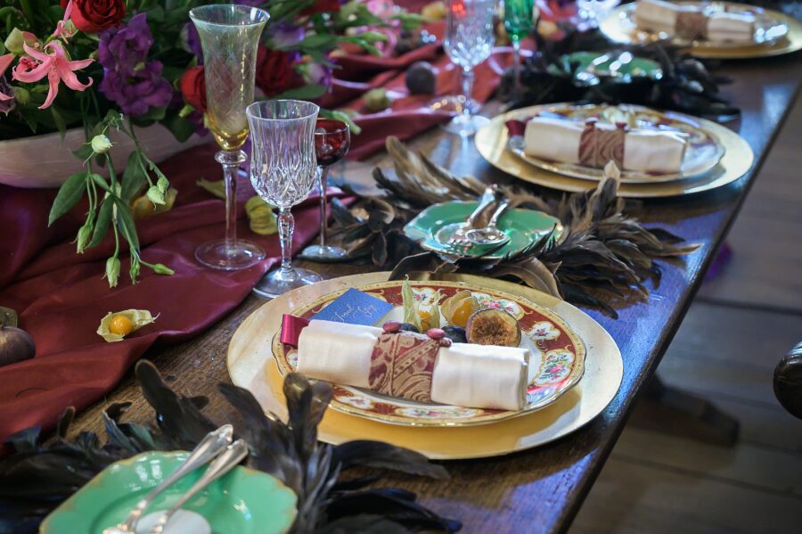 alternative wedding crockery cultery antique crystal classes unusual historical