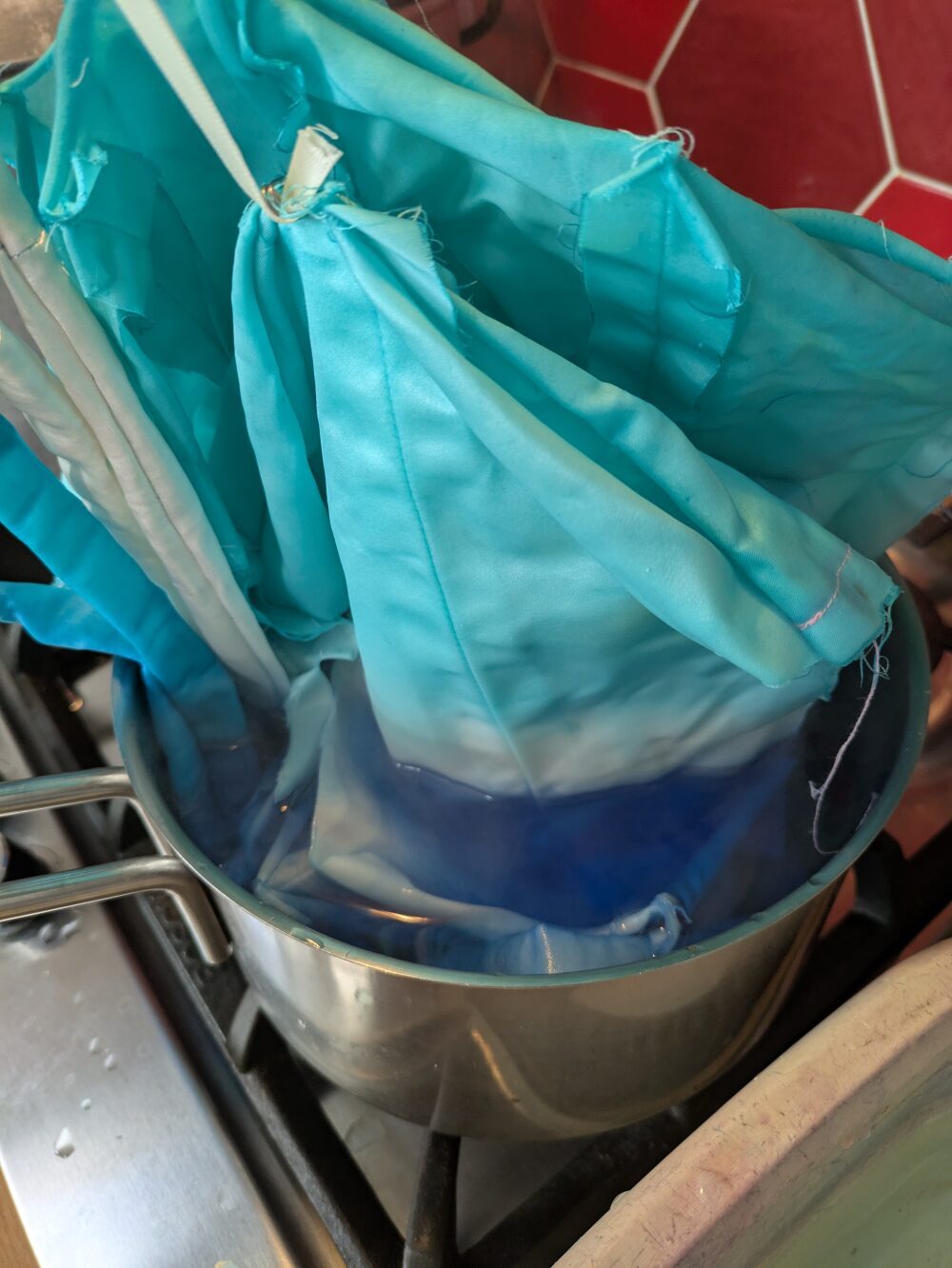 ombre dip dye pigment dye turquoise aquamarine blue