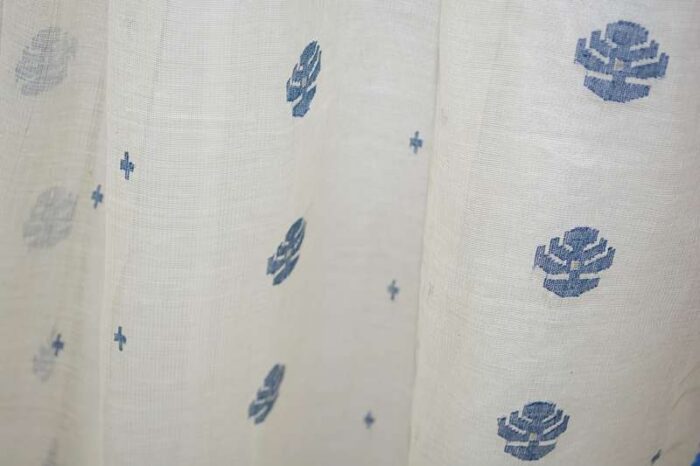 woven cotton jamdani sari with tiger's foot motif