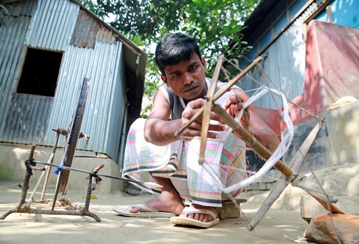 traditional weaving in Dhakar Bangladesh