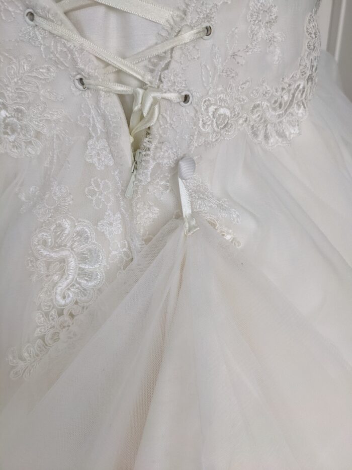 bustle button and loop detail