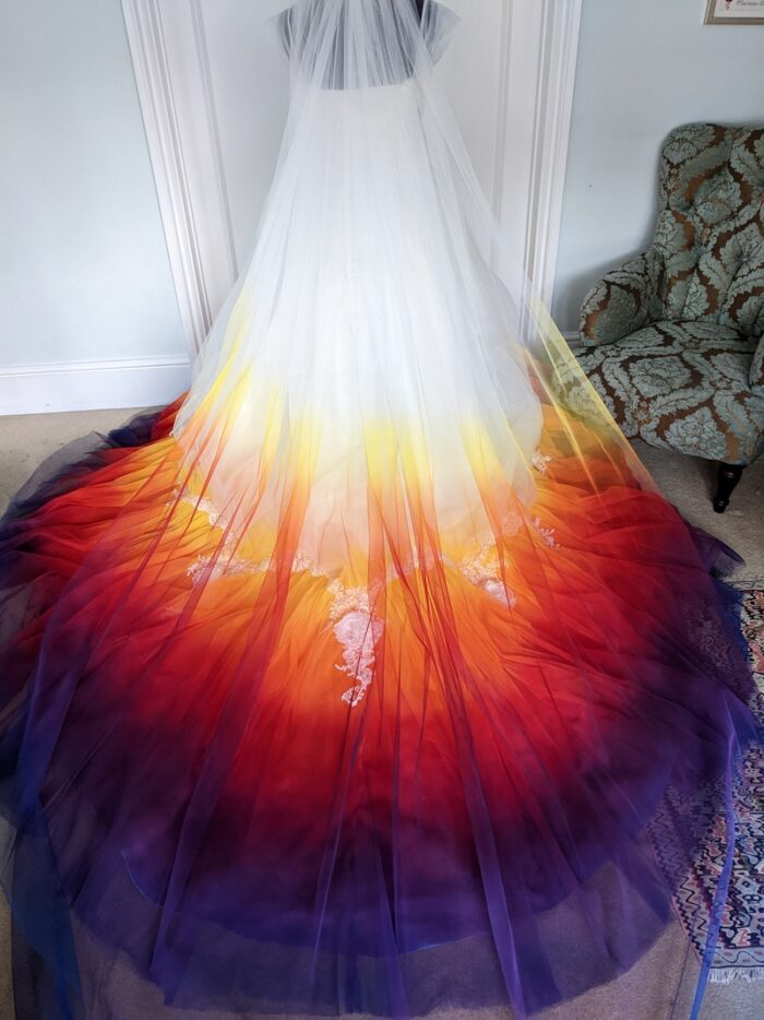 dipdye veil and wedding dress